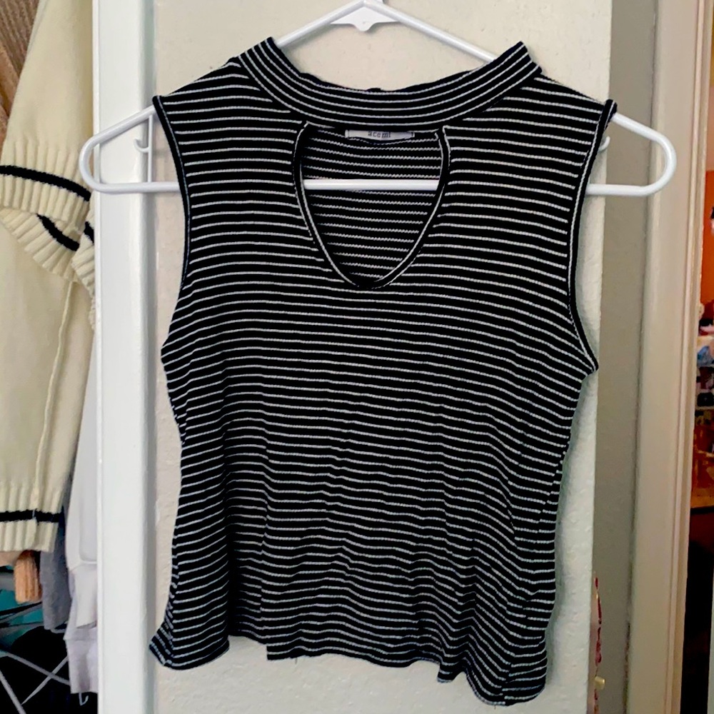 Sleeveless stripped shirt